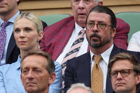 Foo-Fighters-Frontmann Dave Grohl in Wimbledon kaum wiederzuerkennen Foo-Fighters-Frontmann Dave Grohl in Wimbledon kaum wiederzuerkennen