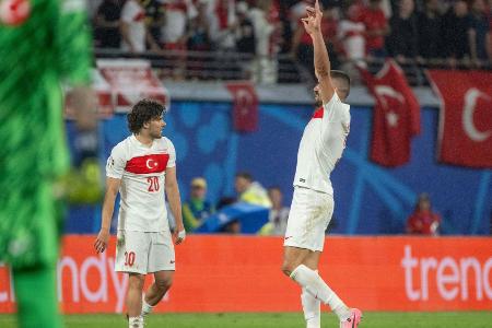 GfbV: Demiral soll sich für Wolfsgruß entschuldigen GfbV: Demiral soll sich für Wolfsgruß entschuldigen