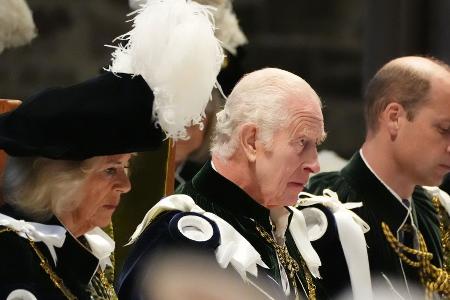 König Charles nimmt Königin Camilla in den Distelorden auf König Charles nimmt Königin Camilla in den Distelorden auf