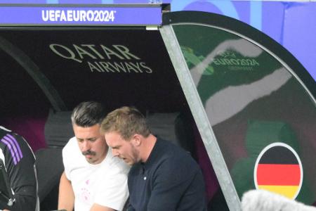 Das Vorrunden-Zeugnis der DFB-Stars - 5:1 gegen Schottland, 2:0 gegen Ungarn und 1:1 gegen die Schweiz: Die deutsche Nationalmannschaft hat die Gruppenphase der Heim-EM souverän überstanden und ist verdient ins Achtelfinale eingezogen. Welche DFB-Stars überzeugten in den ersten drei Spielen? Wer hat noch Luft nach oben? Das Vorrunden-Zeugnis für alle Spieler mit mehr als 15 Einsatzminuten: Das Vorrunden-Zeugnis der DFB-Stars - 5:1 gegen Schottland, 2:0 gegen Ungarn und 1:1 gegen die Schweiz: Die deutsche Nationalmannschaft hat die Gruppenphase der Heim-EM souverän überstanden und ist verdient ins Achtelfinale eingezogen. Welche DFB-Stars überzeugten in den ersten drei Spielen? Wer hat noch Luft nach oben? Das Vorrunden-Zeugnis für alle Spieler mit mehr als 15 Einsatzminuten: