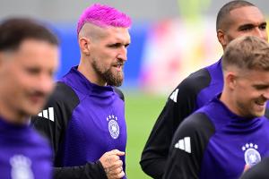 Für das EM-Viertelfinale: Robert Andrich trägt jetzt pinke Haare