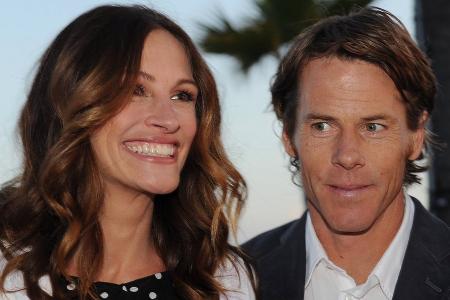 Julia Roberts feiert 22. Hochzeitstag mit süßem Pärchenbild Julia Roberts feiert 22. Hochzeitstag mit süßem Pärchenbild