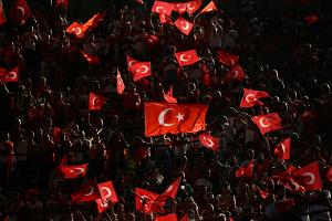 EM-Viertelfinale: Türkische Ultras rufen zu Wolfsgruß auf
