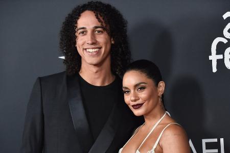 Vanessa Hudgens: Nach der Geburt ihres Babys glücklich und verärgert Vanessa Hudgens: Nach der Geburt ihres Babys glücklich und verärgert