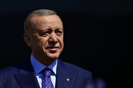 Wolfsgruß-Debatte: GfbV fordert klares Signal an Erdogan Wolfsgruß-Debatte: GfbV fordert klares Signal an Erdogan