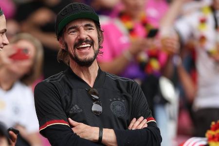 EM-Niederlage: Thomas Hayo und weitere Promis bangten im Stadion EM-Niederlage: Thomas Hayo und weitere Promis bangten im Stadion