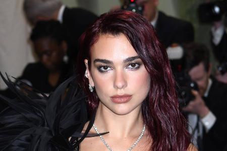 Dua Lipa beginnt mit Arbeiten an ihrer Londoner Mega-Villa Dua Lipa beginnt mit Arbeiten an ihrer Londoner Mega-Villa