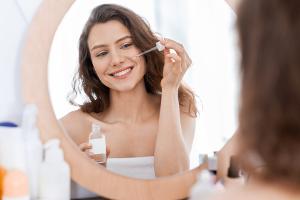 Von After-Sun bis Serum: Wichtige Beauty-Essentials für den Sommer