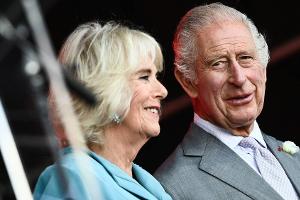 Zum 25. Jubiläum: Charles und Camilla besuchen walisisches Parlament