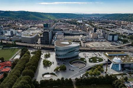 Mercedes eršffnet eCampus am Stammwerk Stuttgart UntertŸrkheim