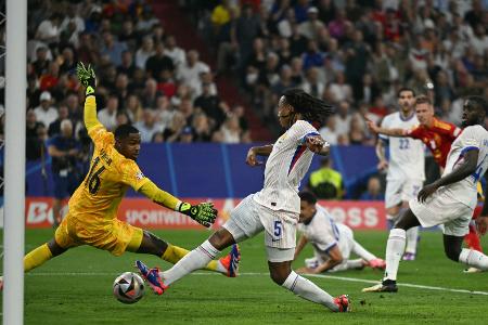 Kein Eigentor: UEFA gibt Olmo das 2:1 Kein Eigentor: UEFA gibt Olmo das 2:1