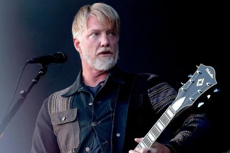 Notoperation bei Josh Homme: Queens of the Stone Age sagen Konzerte ab Notoperation bei Josh Homme: Queens of the Stone Age sagen Konzerte ab