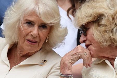 Königin Camilla: Mit ihrer Schwester Annabel besucht sie Wimbledon Königin Camilla: Mit ihrer Schwester Annabel besucht sie Wimbledon
