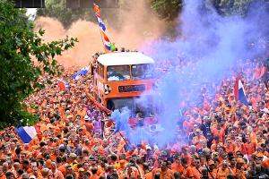 Oranje-Party vorbei: "Fans haben die EM orange gefärbt"