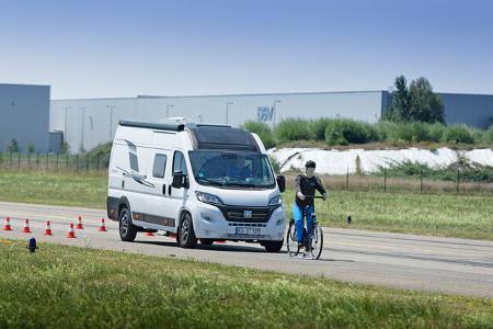 Symbolbild, Wohnmobil, Fahrrad, Bremstest