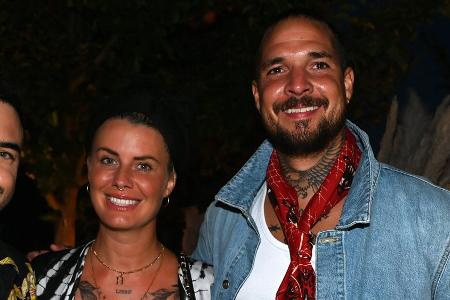 Kniefall, Ring und Tränen: Pia Tillmann und Zico Banach sind verlobt Kniefall, Ring und Tränen: Pia Tillmann und Zico Banach sind verlobt