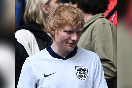Ed Sheeran und Co.: Diese Promis drücken den Engländern die Daumen Ed Sheeran und Co.: Diese Promis drücken den Engländern die Daumen