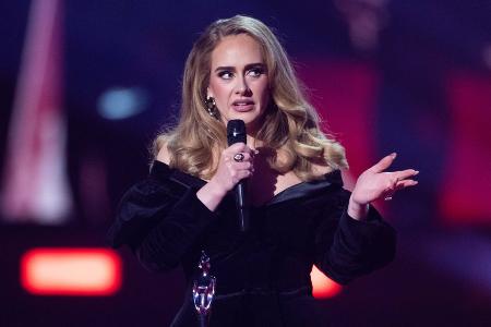 Voller Vorfreude: Adele besucht Stadion-Baustelle in München Voller Vorfreude: Adele besucht Stadion-Baustelle in München