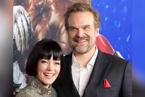 "Es war heiß": Lily Allen über David Harbours Verführungsmethode