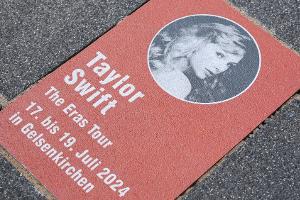 Taylor Swift mit Stein auf Gelsenkirchener "Walk of Fame" geehrt