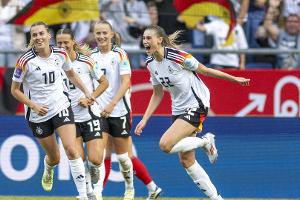 DFB-Frauen: Sieg bei Olympia-Generalprobe - Sorgen um Oberdorf