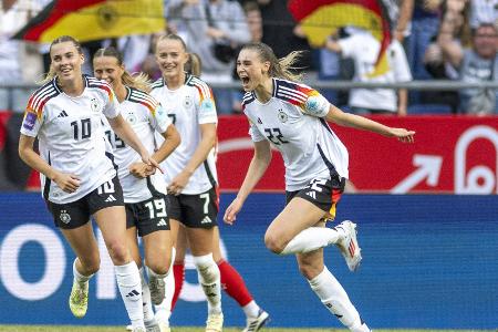 DFB-Frauen: Sieg bei Olympia-Generalprobe - Sorgen um Oberdorf DFB-Frauen: Sieg bei Olympia-Generalprobe - Sorgen um Oberdorf