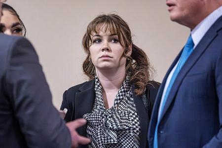 Nach Baldwins Prozesseinstellung: Waffenmeisterin will aus Gefängnis Nach Baldwins Prozesseinstellung: Waffenmeisterin will aus Gefängnis