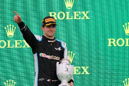 Geschenk: Ocon bekommt Formel-1-Auto nach Hause geliefert Geschenk: Ocon bekommt Formel-1-Auto nach Hause geliefert