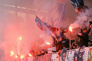 Pyro und Platzsturm: Geldstrafen für Leverkusen und Kiel