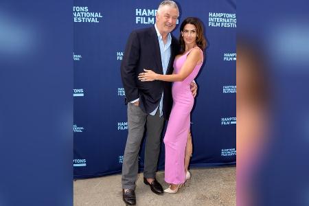 Prozess eingestellt: Alec Baldwin meldet sich auf rotem Teppich zurück Prozess eingestellt: Alec Baldwin meldet sich auf rotem Teppich zurück