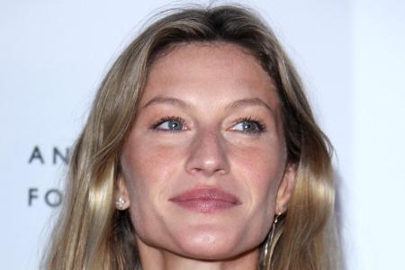 Gisele Bündchen feiert 44. Geburtstag mit ihrer Zwillingsschwester Gisele Bündchen feiert 44. Geburtstag mit ihrer Zwillingsschwester