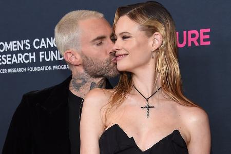 Adam Levine und Behati Prinsloo: Große Party zum zehnten Hochzeitstag Adam Levine und Behati Prinsloo: Große Party zum zehnten Hochzeitstag