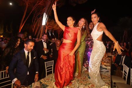 Partystimmung in Marbella: Eva Longoria tanzt auf dem Tisch Partystimmung in Marbella: Eva Longoria tanzt auf dem Tisch