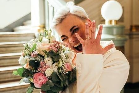 Sängerin Ela Steinmetz: Heimliche Hochzeit vor drei Jahren Sängerin Ela Steinmetz: Heimliche Hochzeit vor drei Jahren