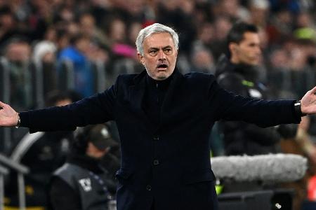 Mourinho mit wildem Pflichtspieldebüt Mourinho mit wildem Pflichtspieldebüt