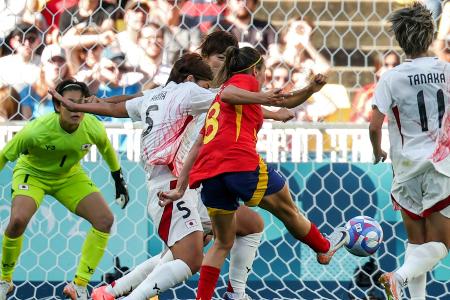 Fußball: Weltmeister Spanien siegt nach Rückstand Fußball: Weltmeister Spanien siegt nach Rückstand