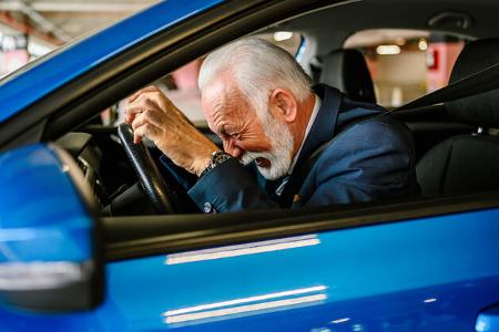 Autofahrer / Autoverkäufer Ärger