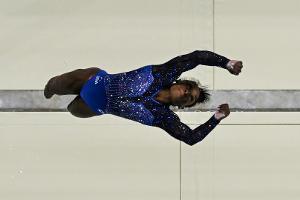 Biles holt Mehrkampf-Gold - Kevric auf Platz acht