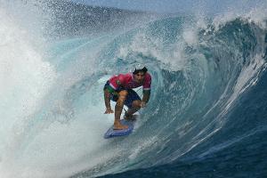 Surfen: Brasilianer Medina erreicht Halbfinale