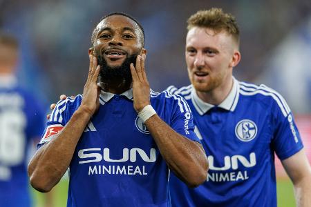 Schalke startet Aufstiegsmission mit klarem Heimsieg Schalke startet Aufstiegsmission mit klarem Heimsieg