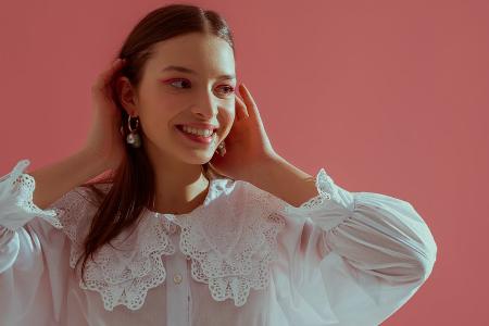 Kragen tragen: Vielfältige Style-Ideen zum Modetrend Kragen tragen: Vielfältige Style-Ideen zum Modetrend