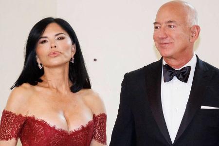 Jeff Bezos: Amazon-Gründer zur Audienz bei Papst Franziskus Jeff Bezos: Amazon-Gründer zur Audienz bei Papst Franziskus