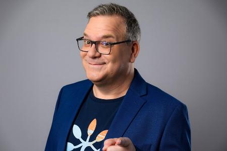 Elton lädt zwölf Olympia-Teilnehmer zu neuer Show Elton lädt zwölf Olympia-Teilnehmer zu neuer Show