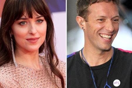 Gegen die Trennungsgerüchte? Dakota Johnson zeigt ihren Verlobungsring Gegen die Trennungsgerüchte? Dakota Johnson zeigt ihren Verlobungsring
