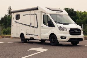 Neues Van-Klasse-Mobil mit großer Sitzgruppe