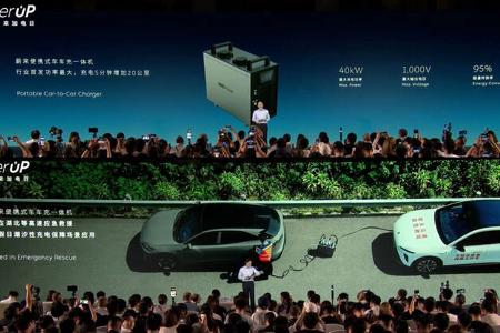 Nio portable Car to car ladegerät charge up event 2024