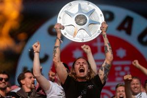 St. Pauli verlängert mit Kapitän Irvine
