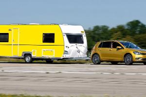 ADAC-Test Antischlingersysteme Stabilitätsprogramme Anhänger Wohnwagen