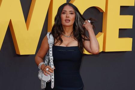 Salma Hayek schickt Grüße aus dem Urlaub - mit grauen Haaren Salma Hayek schickt Grüße aus dem Urlaub - mit grauen Haaren