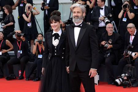 Seltener Paarauftritt in Venedig: Winona Ryder zeigt ihren Partner Seltener Paarauftritt in Venedig: Winona Ryder zeigt ihren Partner
